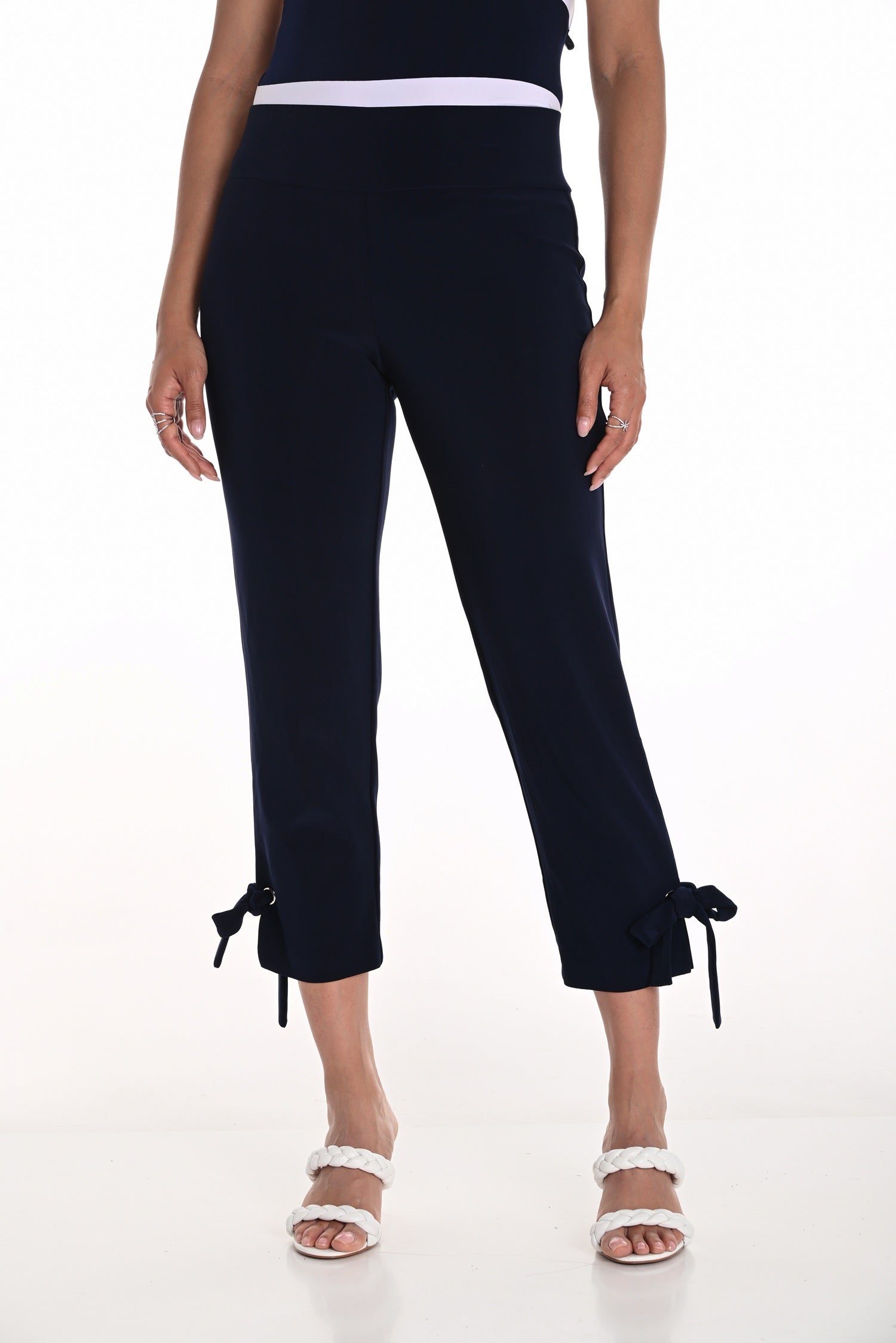 Frank Lyman Slim Cropped Casual Trousers Style 251021