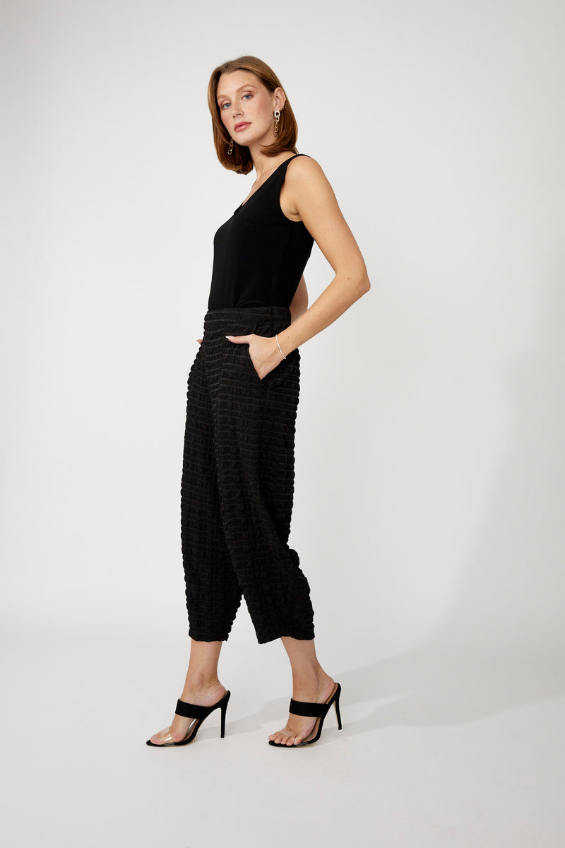 Frank Lyman Relaxed Cropped Trousers Style 256832u