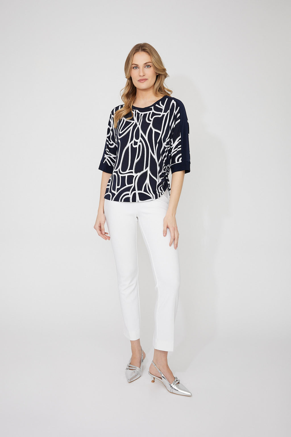 Frank Lyman Crew Neck Abstract Pullover Style 266114
