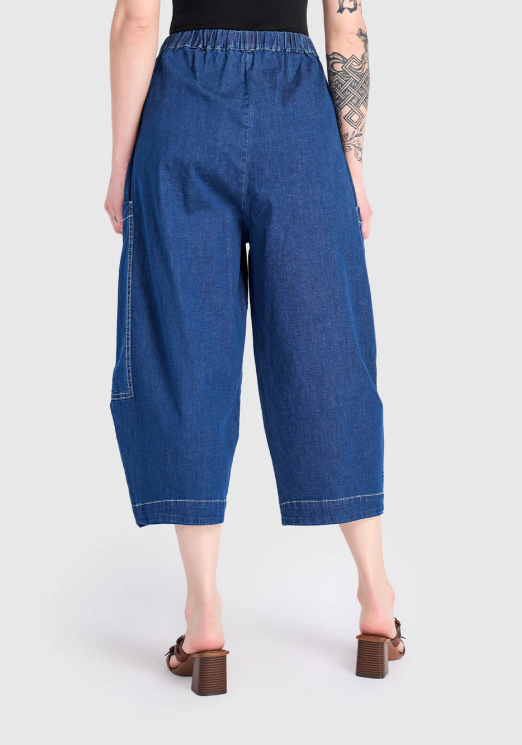 Alembika Bold Barrel Capri Pants, Denim SP707D