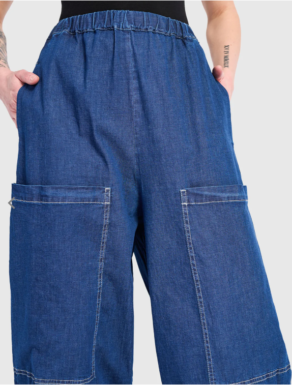 Alembika Bold Barrel Capri Pants, Denim SP707D