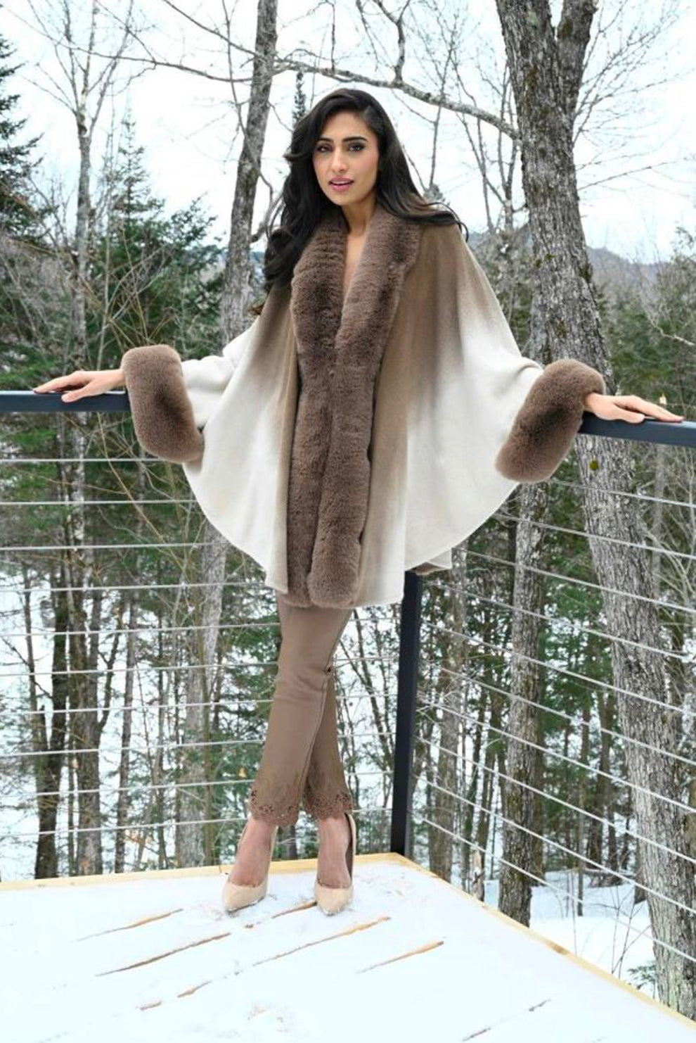 Frank Lyman Knit Cape | Style: 223445U