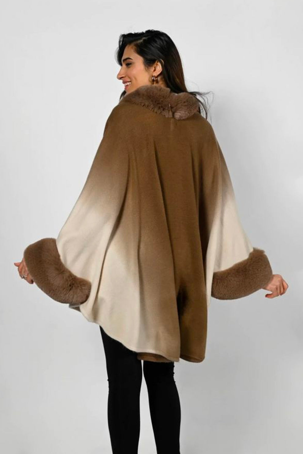 Frank Lyman Knit Cape | Style: 223445U