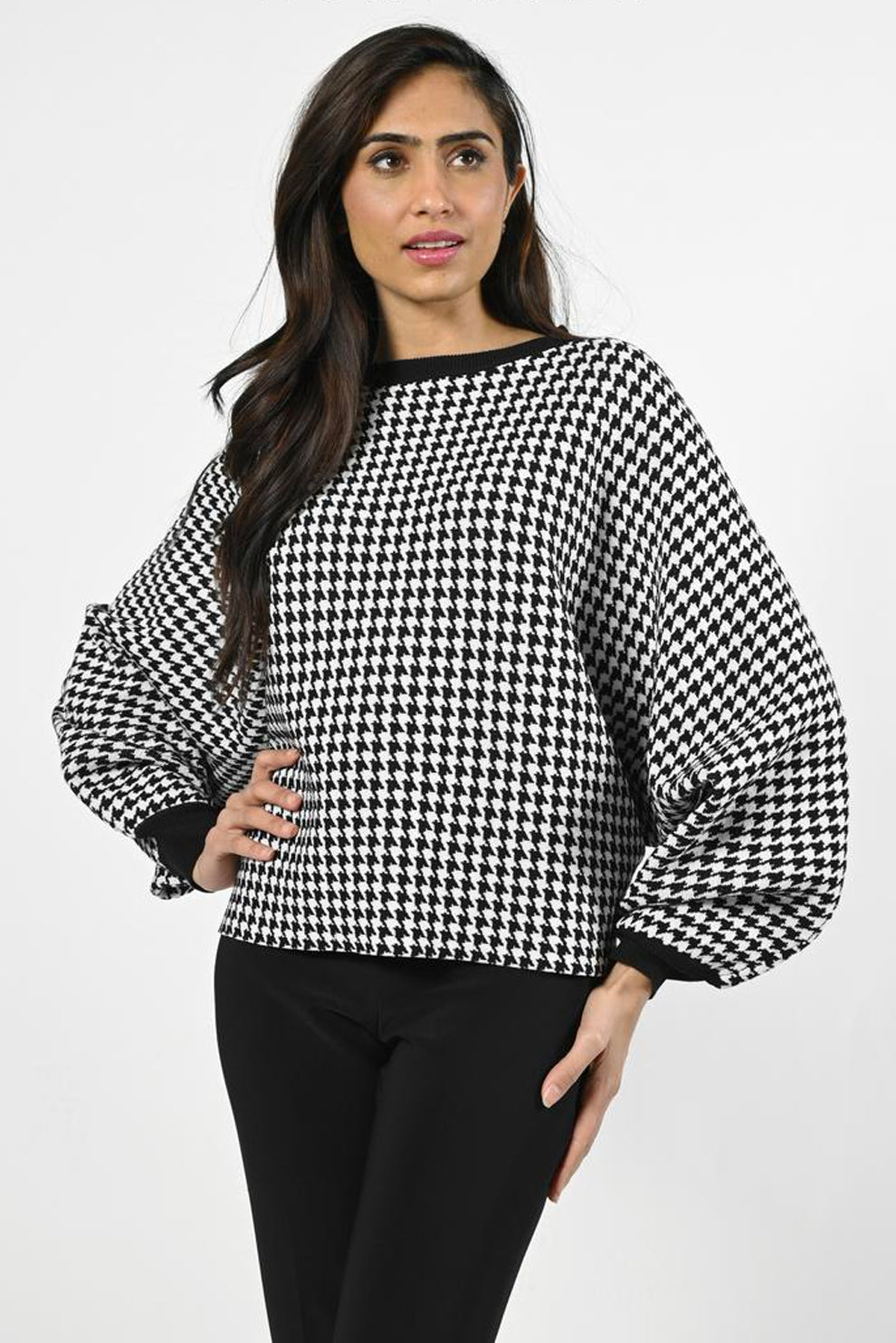 Frank Lyman Black/White Knit Top | Style: 224569