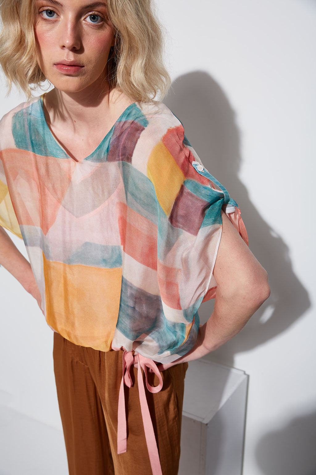 Van-dos Watercolor V neckline