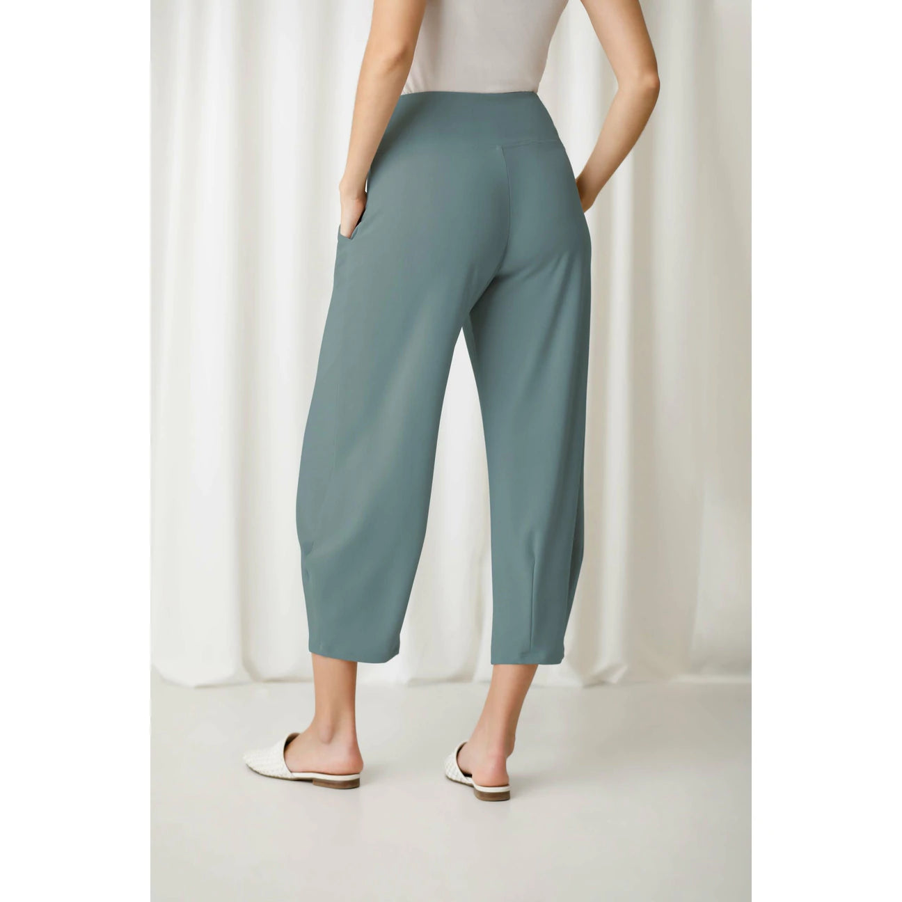 Narrow Lantern Cropped Pant